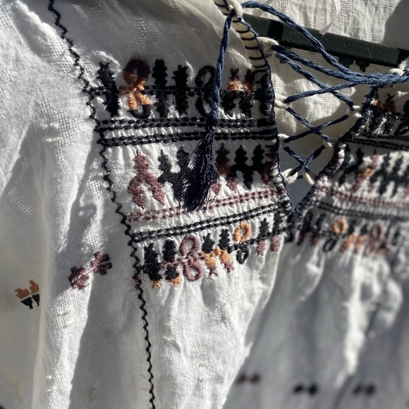 Free People, Long Sleeve, Embroidered Ivory Boho Hooded Top. Size Small. NWOT - Picture 6 of 11